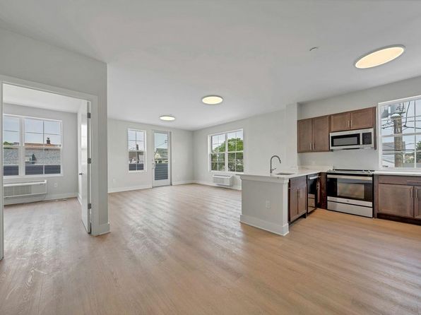 1 Center St #102