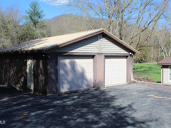 3rd image of 158 Dryden Heights Dr