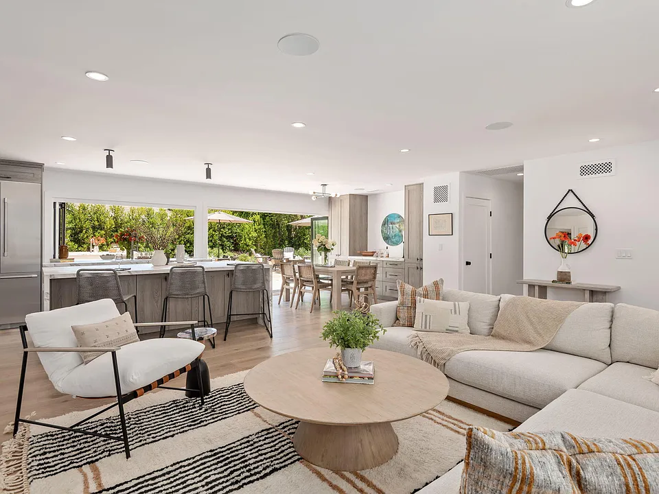 2402 Calle Montilla