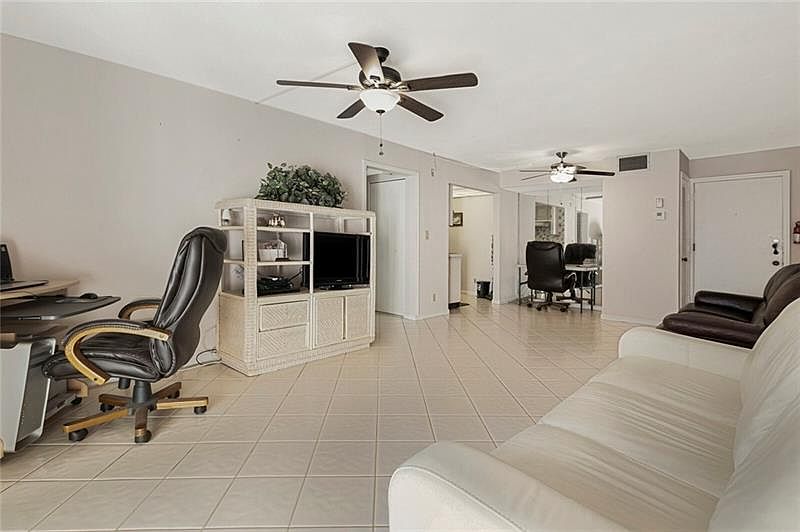 1st image of 1428 SE 4th Ave APT 172I