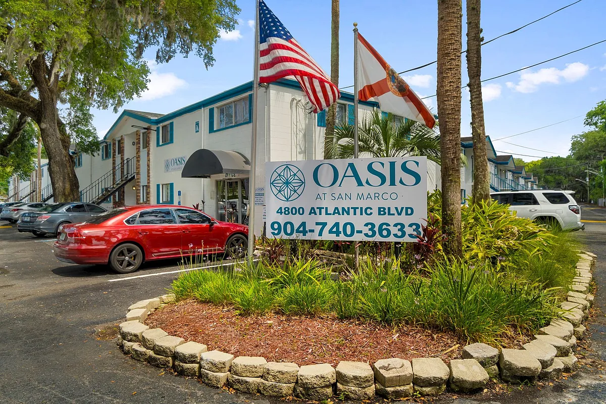 Building Photo - Oasis at San Marco