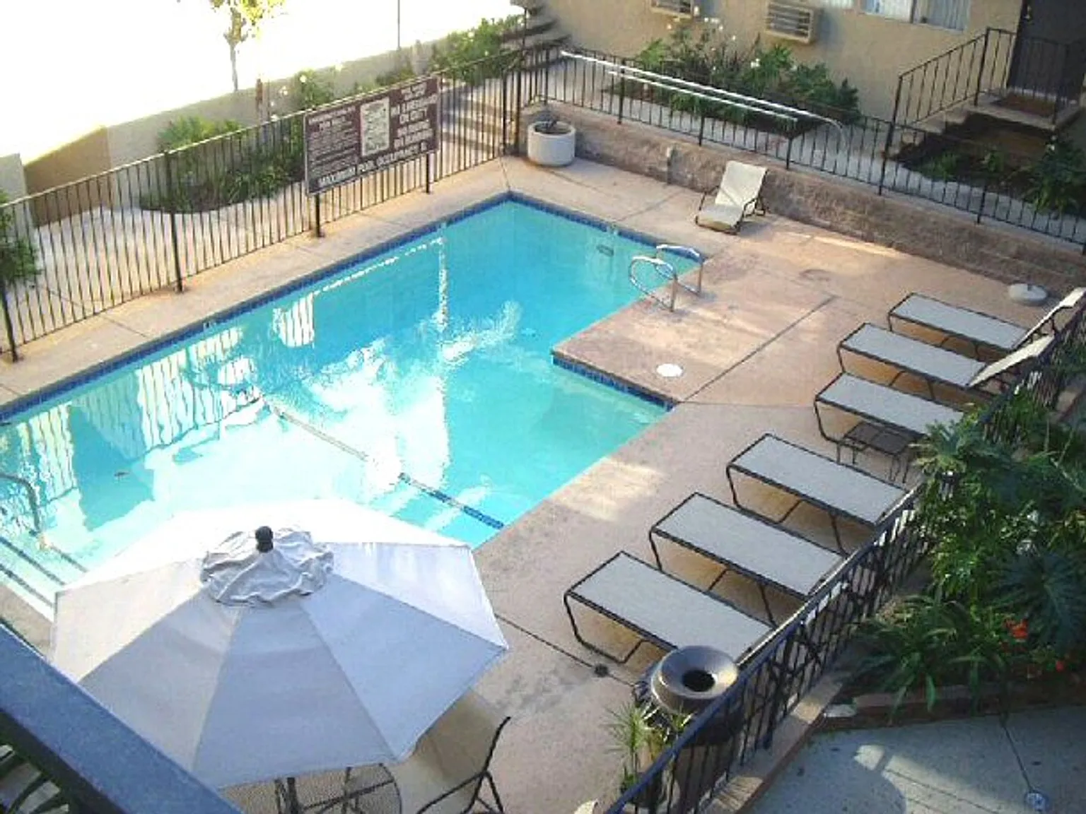 Alhambra @ Studio City Apts. — Photo 4