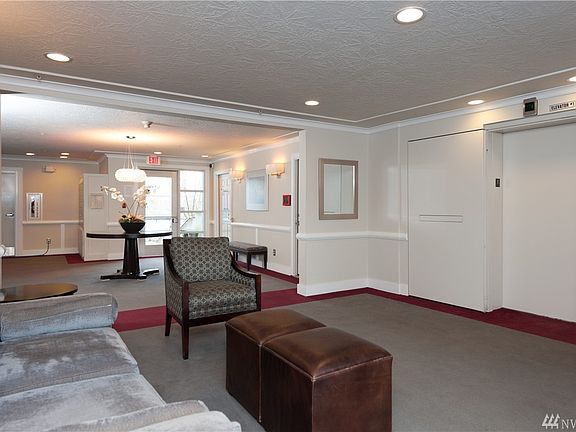 4th image of 520 SE Columbia River Dr APT 213