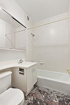 5th image of 231 E 13th St #3J