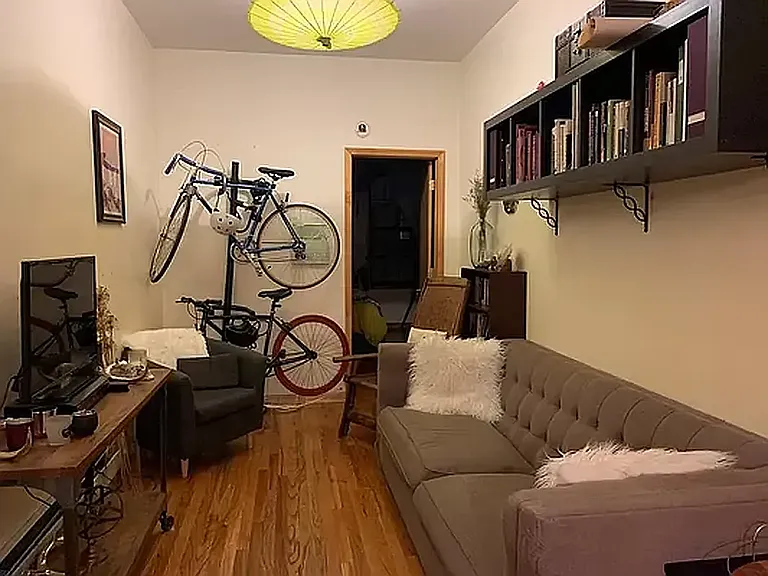 304 Stanhope St #R1 — Photo 3