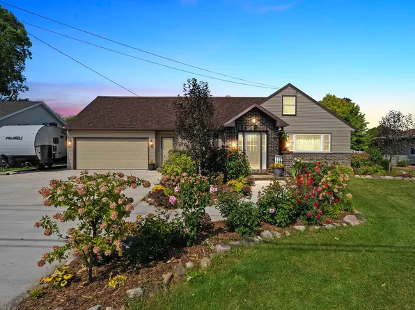 334 Main St, Wrightstown, WI 54180