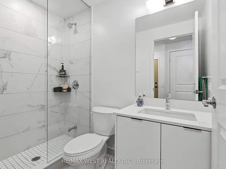 202 Burnhamthorpe Rd E #1310 — Photo 5