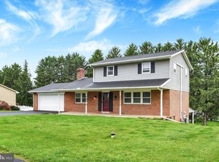 208 Fairway Dr, Mechanicsburg, PA 17055