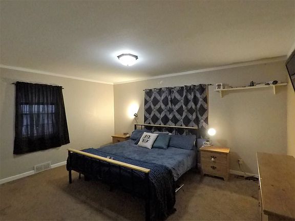 5th image of 808 W 8th St