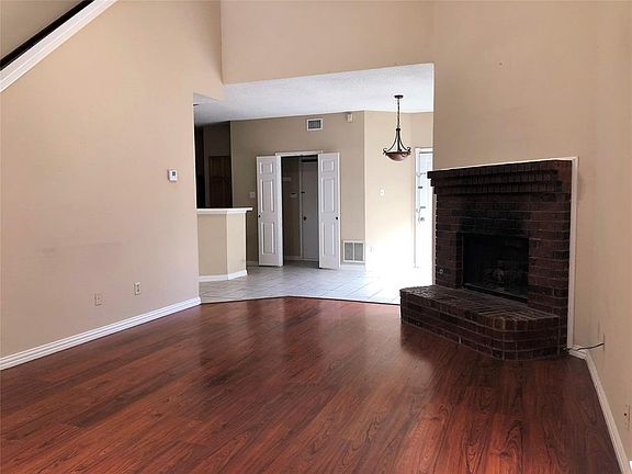 2nd image of 1510 Foxwood Dr