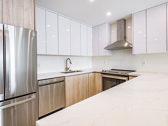 4th image of 19380 Collins Ave Penthouse 15