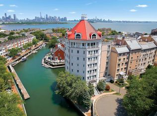 205 Shearwater Ct W APT 32, Jersey City, NJ 07305