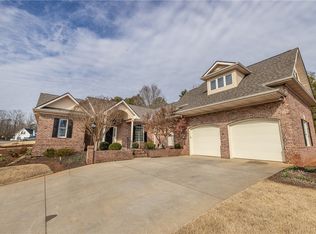 702 Bogey Blvd, Seneca, SC 29678