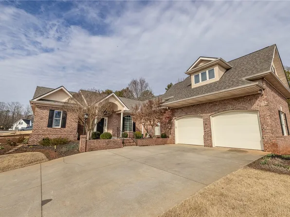 702 Bogey Blvd, Seneca, SC 29678