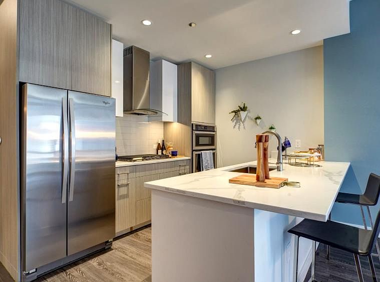 1st image of 35 W Ontario St