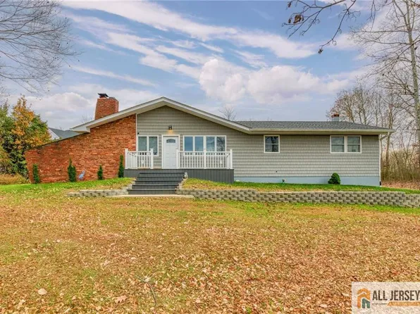 131 Pergola Ave, Monroe Township, NJ 08831