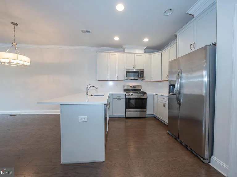 220 Charles Ellis Dr — Photo 14