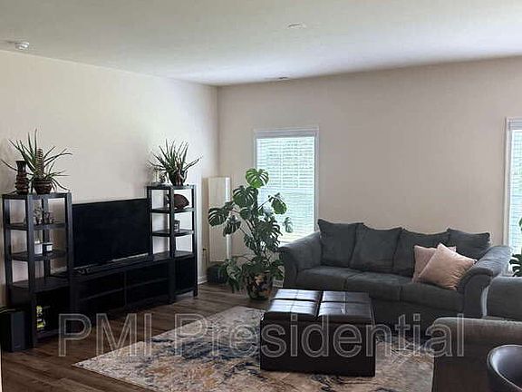 3rd image of 7044 Hepworth Dr
