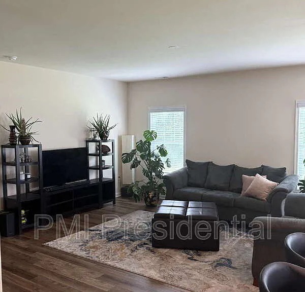 7044 Hepworth Dr — Photo 3