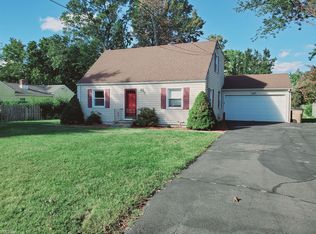 35 Knollwood Ave, Stamford, CT 06905