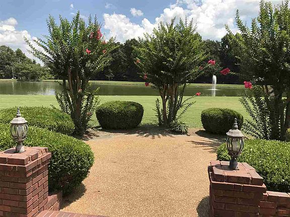 2nd image of 18 Willow Green Dr