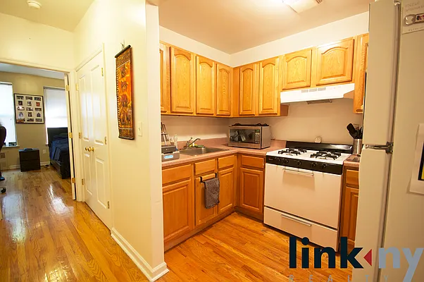 Rented by Link NY Realty | media 3