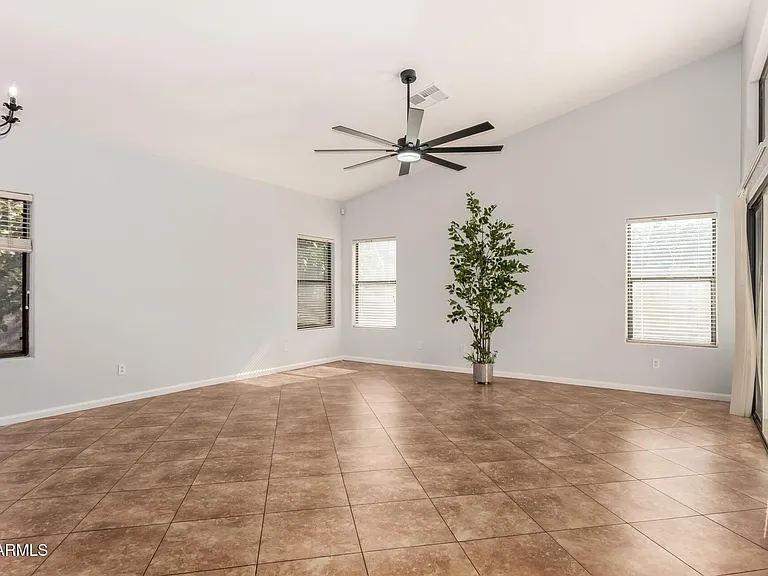 1625 E Montoya Ln — Photo 8