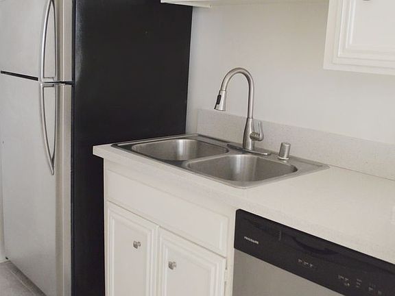 4th image of 519 Idaho Ave APT 1