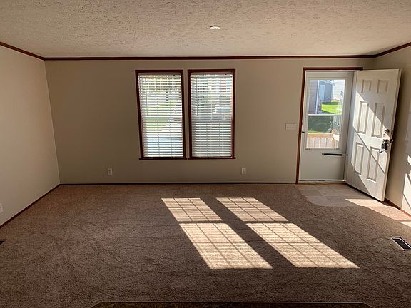 3rd image of 58331 Meadow Creek Blvd