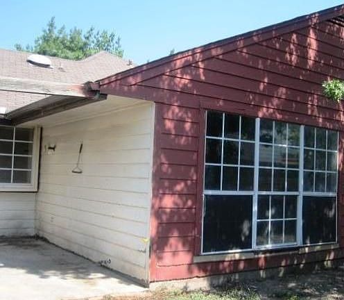2nd image of 4421 Newport St