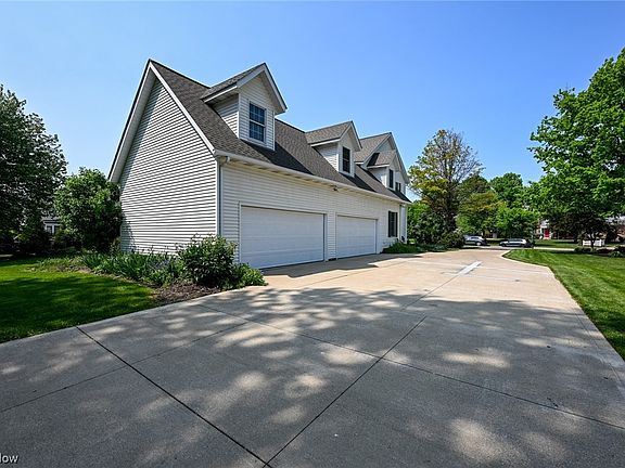 3rd image of 8970 Woodstone Dr