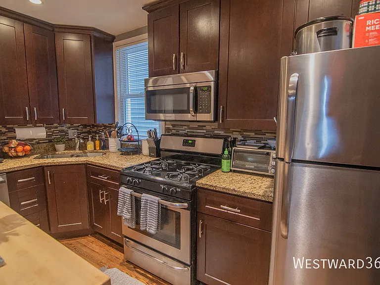 2733 N Wayne Ave #2 — Photo 4