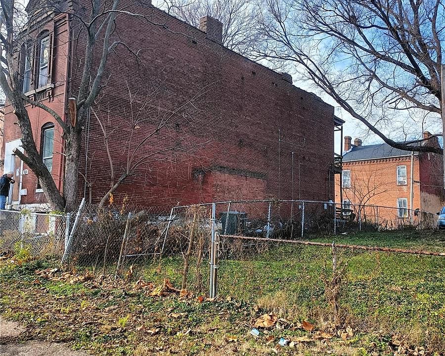 2nd image of 3233 Knapp St