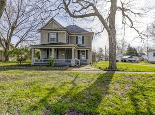 222 N Putnam St, Moweaqua, IL 62550
