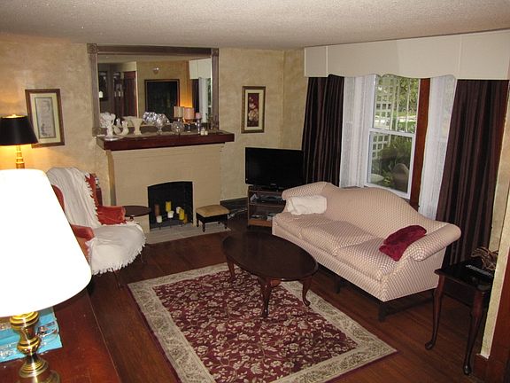 3rd image of 38 Tennyson Ave