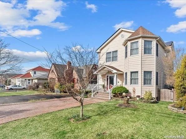 11 Lebrun Avenue, Amityville, NY 11701