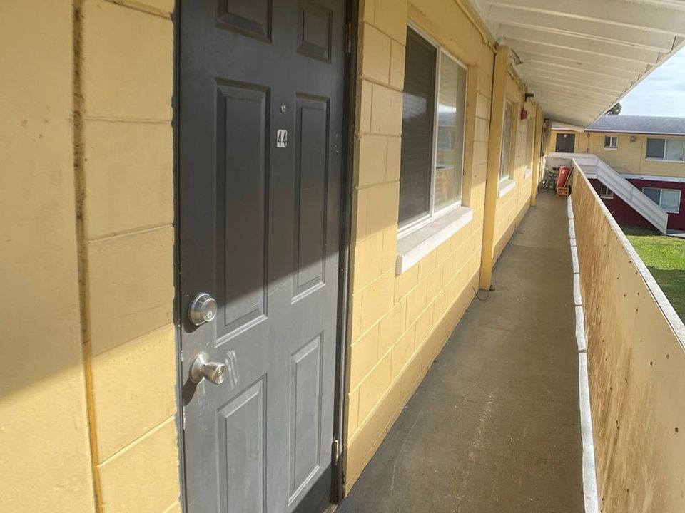 1st image of 3015 Country Ln #44