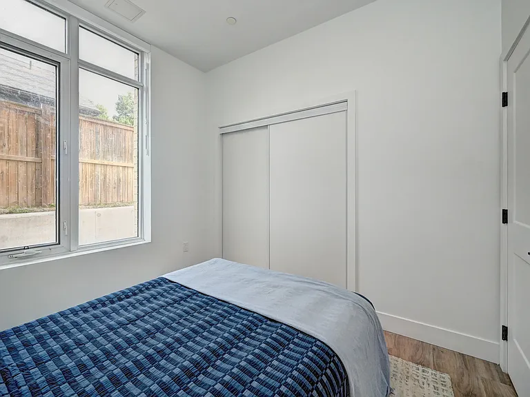 415 Duke St W — Photo 37
