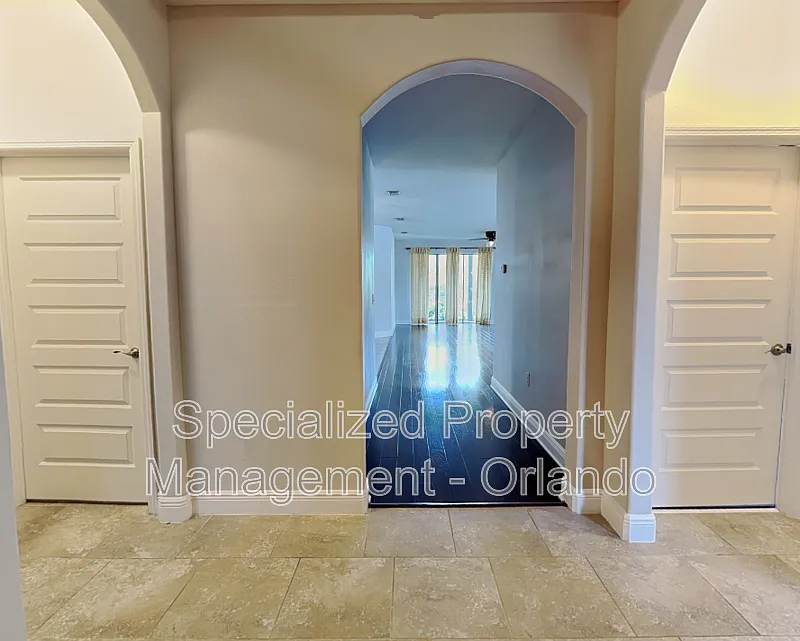 3 bed, 2.0 bath, 1921 sqft, $2,950 — Photo 2