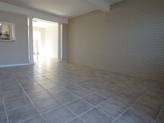 3rd image of 11319 N May Ave
