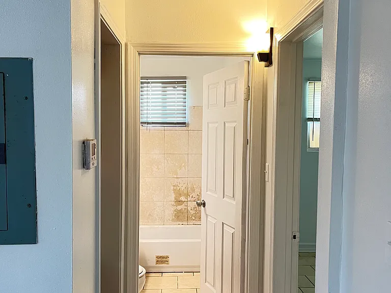 4537 Reynes St — Photo 6