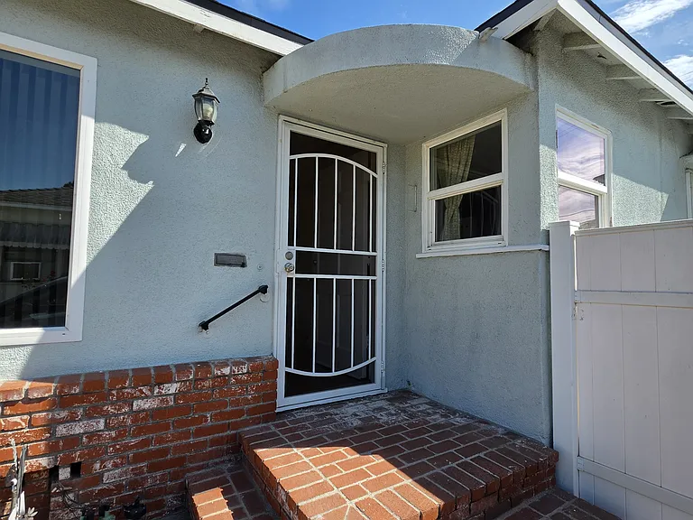 1232 N Screenland Dr — Photo 11