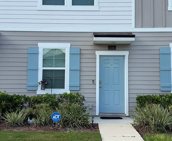 136 Whispering Brook Dr #136 — Photo 1