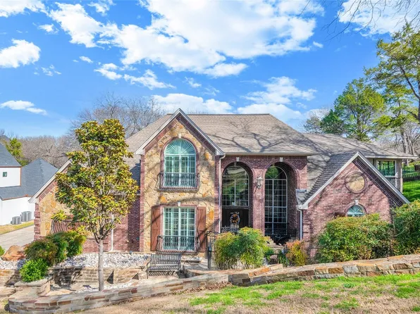 2 Thoroughbred Dr, Duncanville, TX 75116