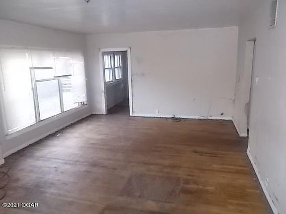 3rd image of 1106 W 6th St