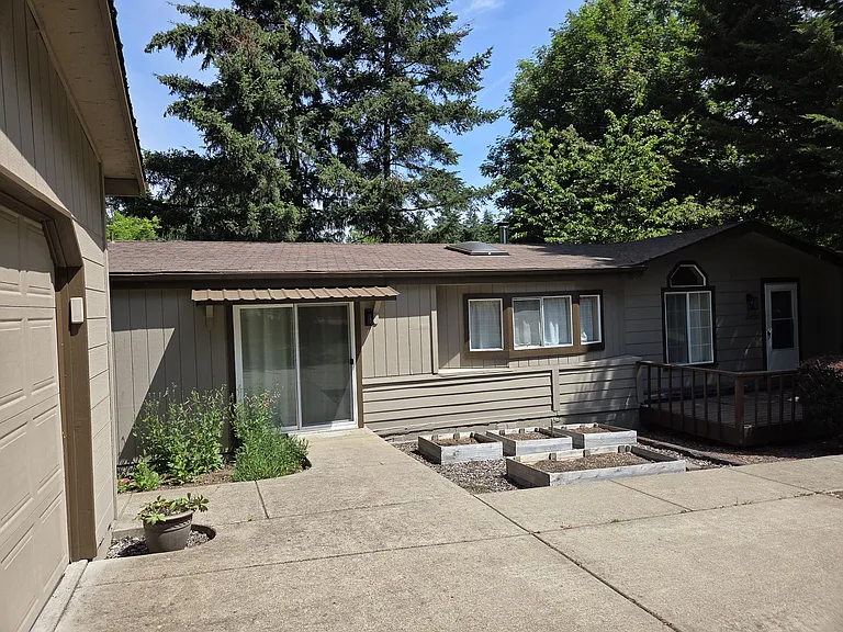 10700 NE Stevenson Rd — Photo 2