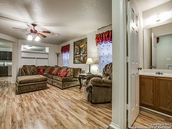 5th image of 406 Amberdale Oak