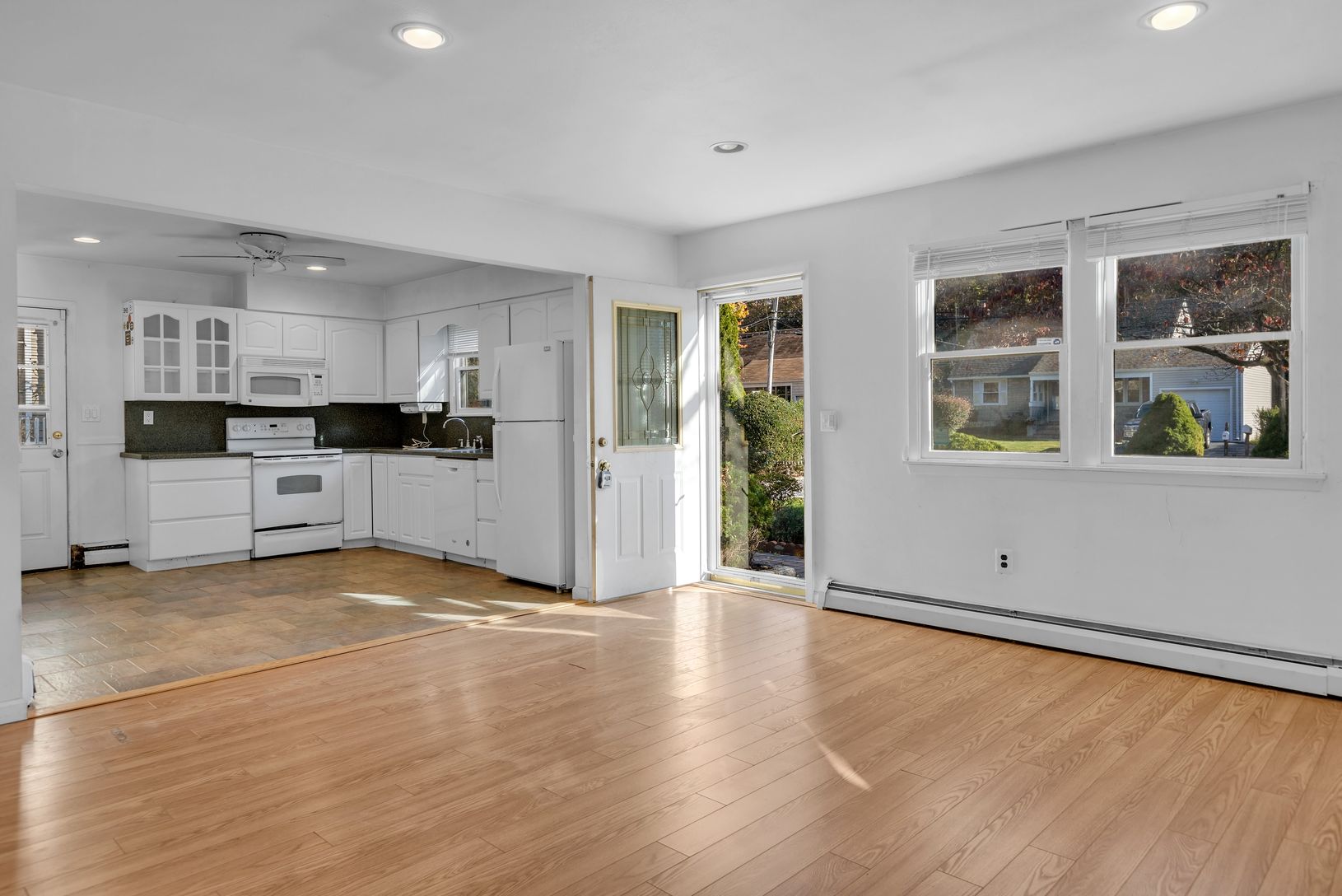  Living room open to eat in kitchen