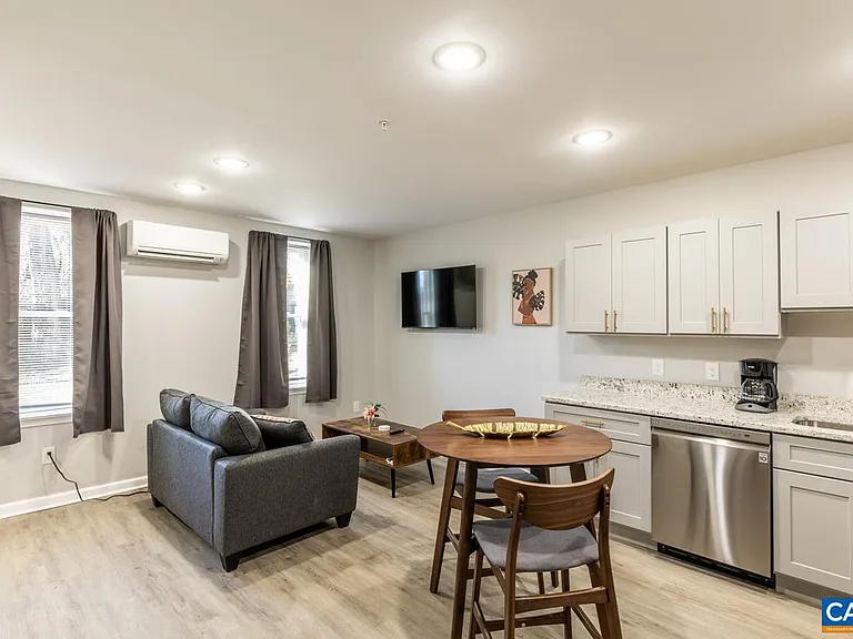 1329 Riverdale Dr #4 — Photo 2