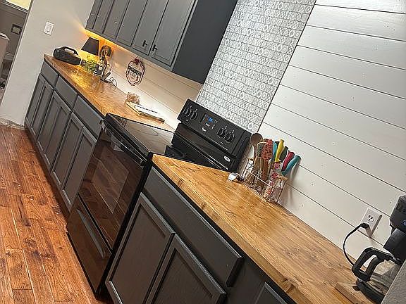 4th image of 245 Hatcher St